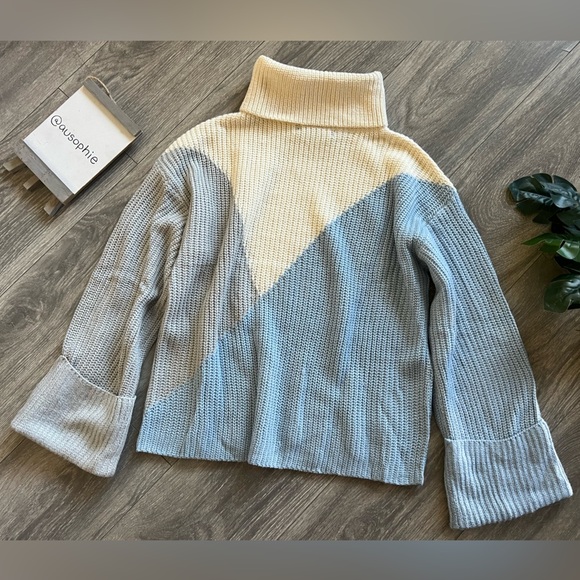 Simplee colorblock knit turtleneck sweater in cream grey blue size small - Picture 7 of 9